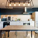 Midland Mews Contemporary 2 Bedrooom Apartment