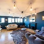Midland Mews Contemporary 2 Bedrooom Apartment